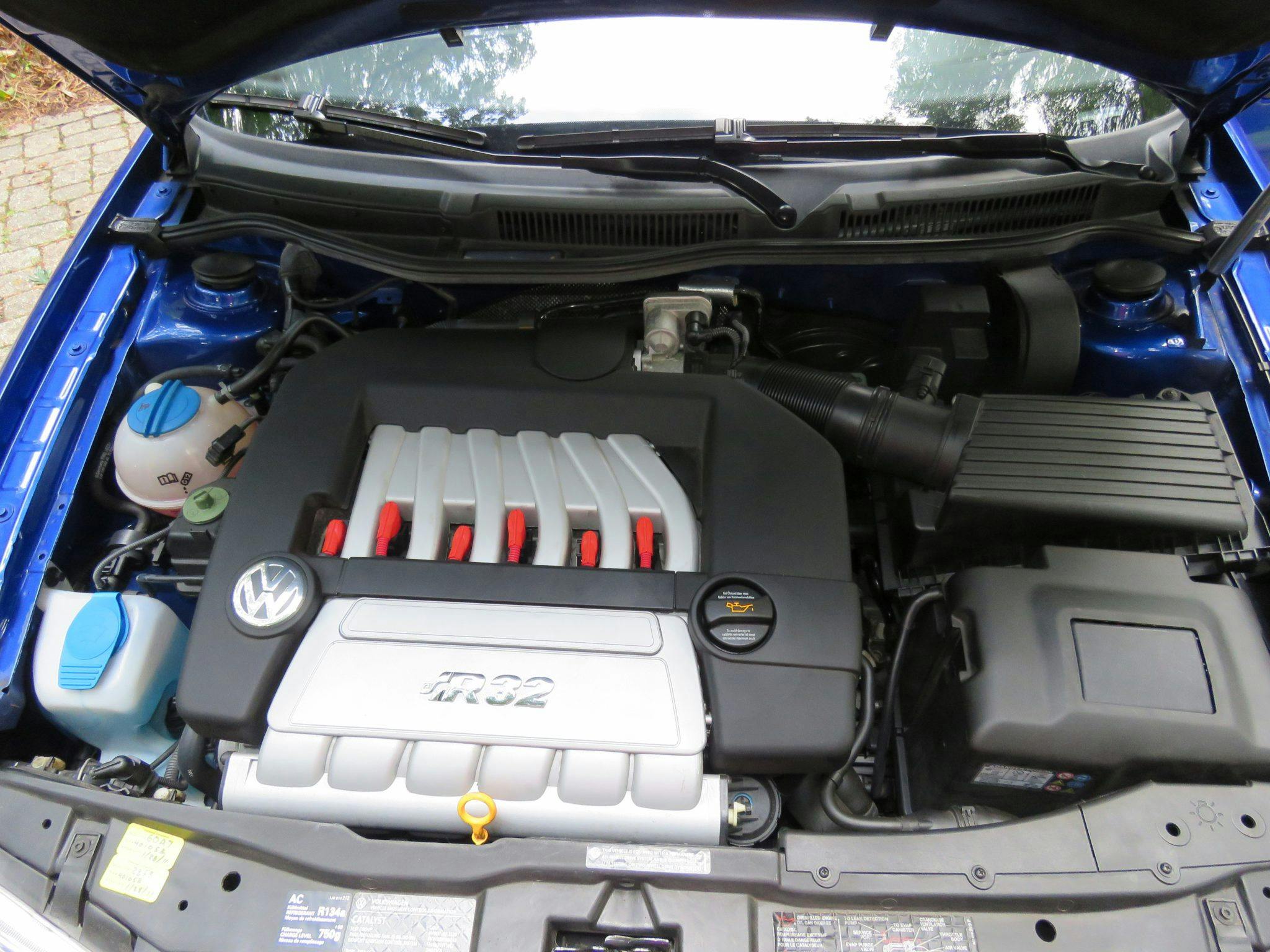 2004 VW R32 engine bay