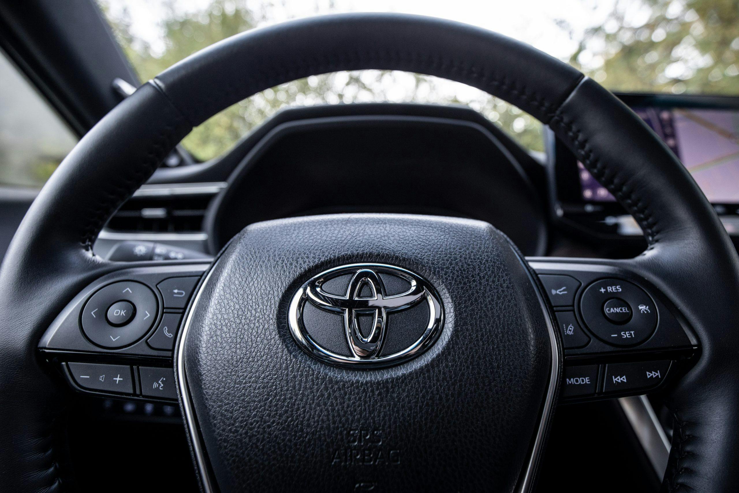 Toyota Venza interior steering wheel detail