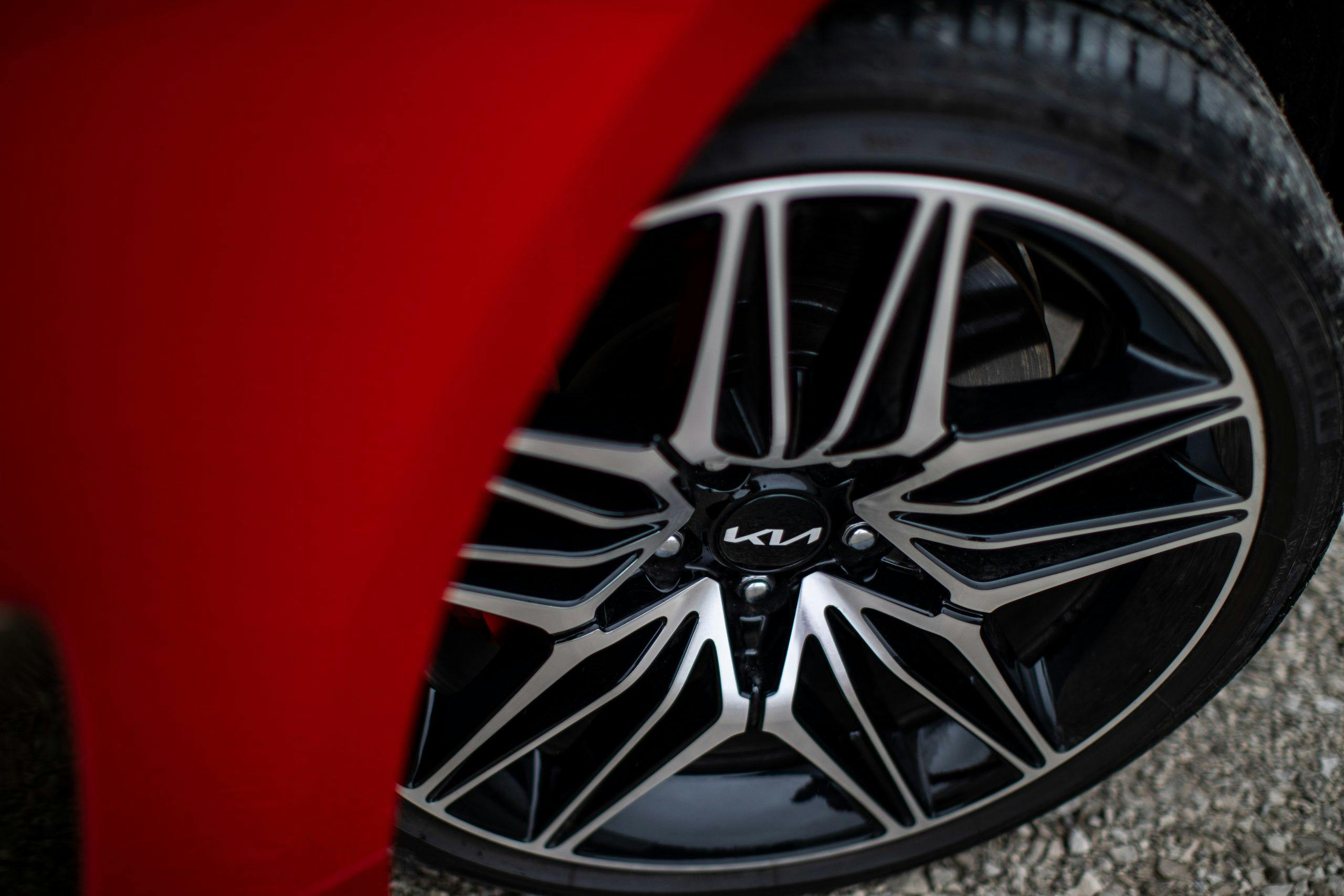 2022 Kia Stinger GT2 AWD wheel tire detail
