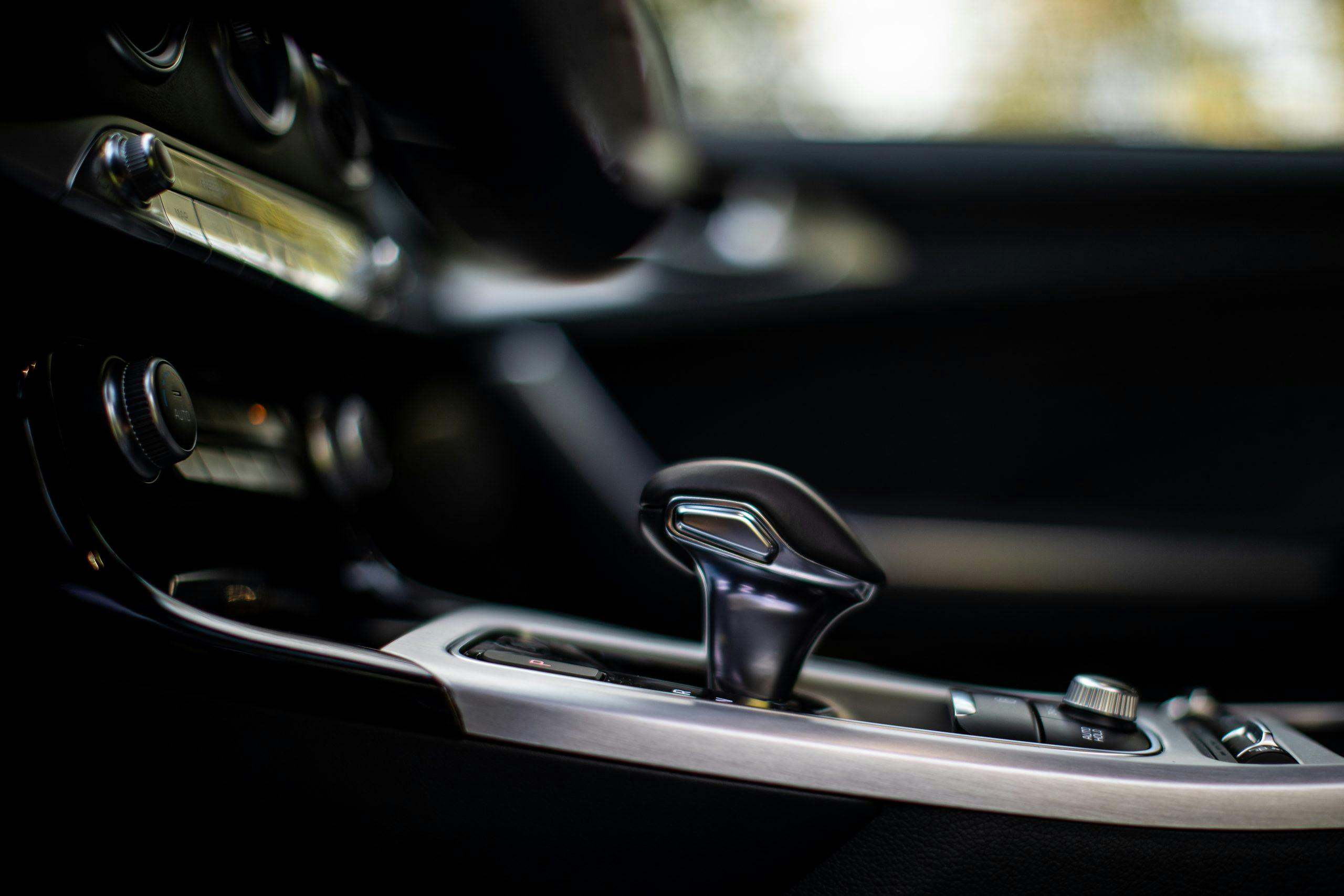 2022 Kia Stinger GT2 AWD interior center console gear selector