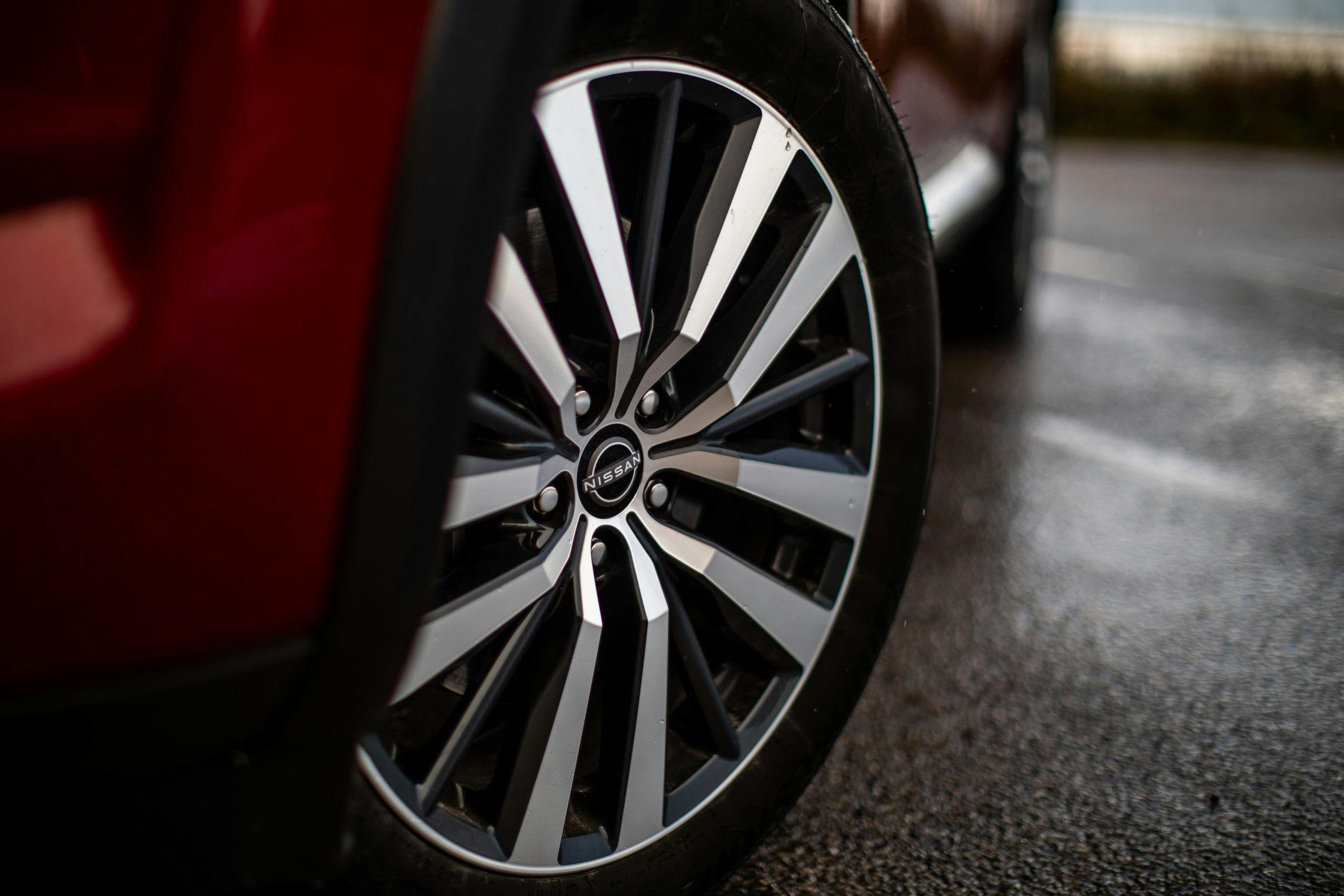 2022 Nissan Pathfinder Platinum wheel detail