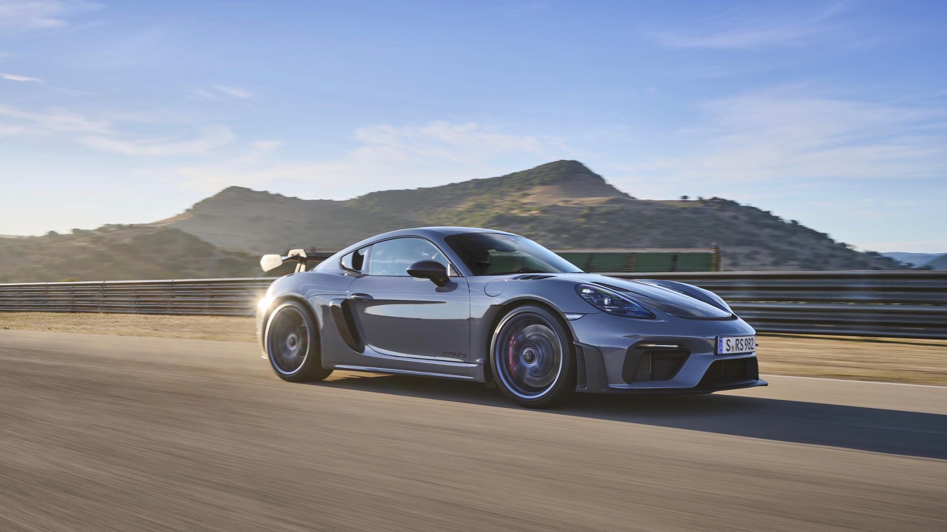 <a href="https://luxurycardeals.com/news/porsche-ends-718-production">Porsche Cayman</a> 718 <a href="https://luxurycardeals.com/news/porsche-718-series-end-in-europe">GT4 RS</a> on track