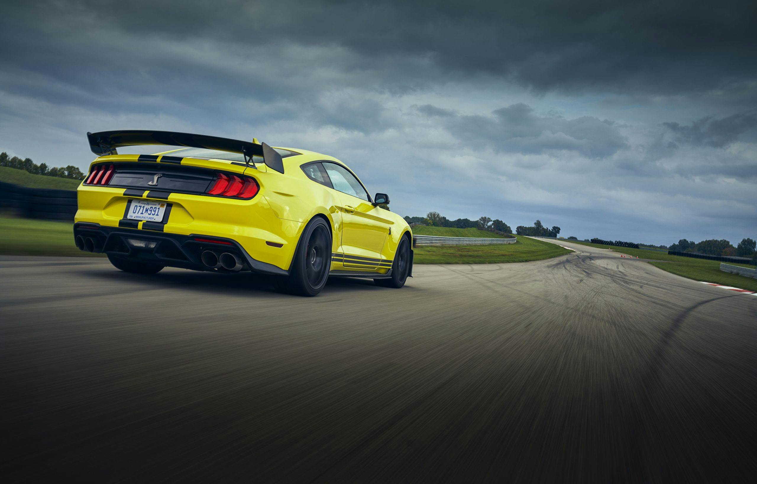 2021 Ford Mustang Shelby GT500 rear three-quarter action