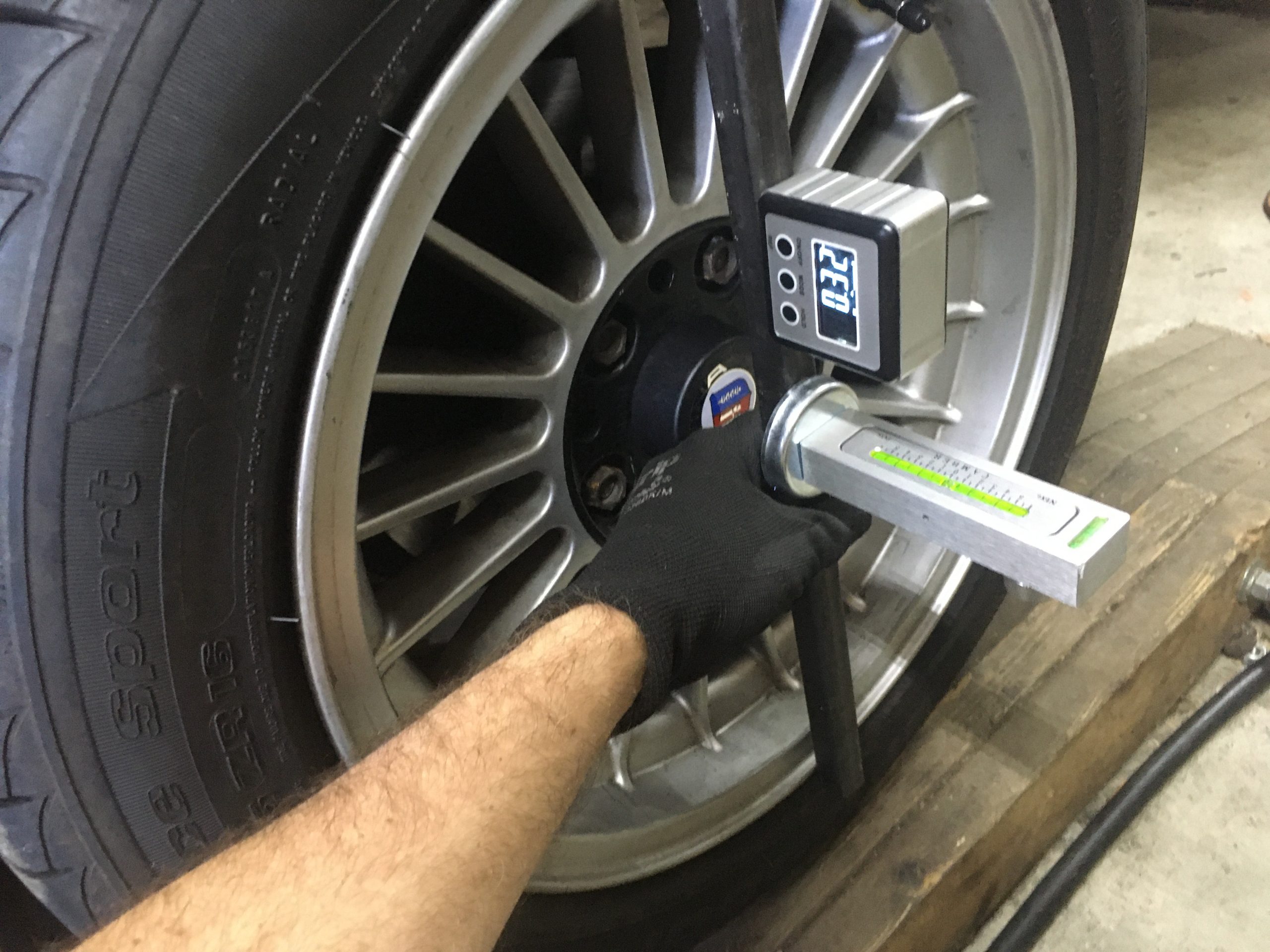 Rob Siegel - Using a do-it-yourself camber gauge - IMG_8367