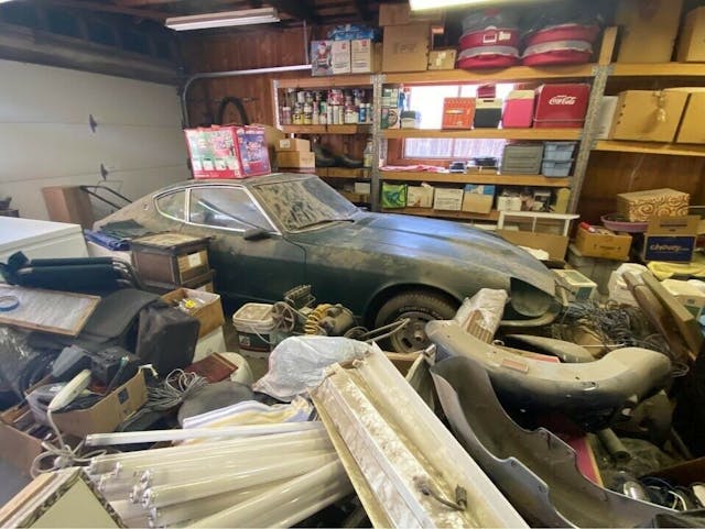 1971 Datsun 240z garage interior