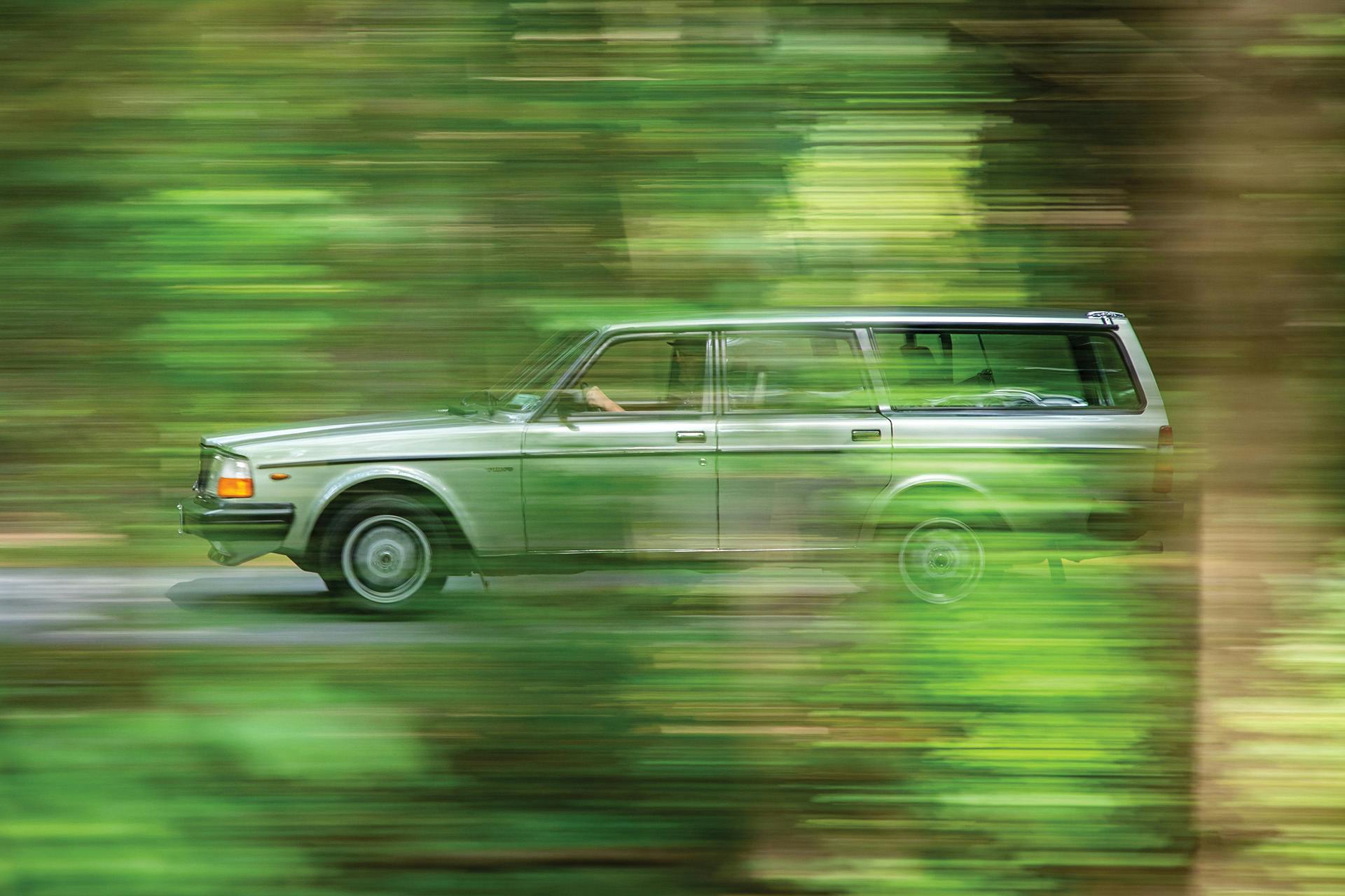 1983 Volvo 245 side profile dynamic action