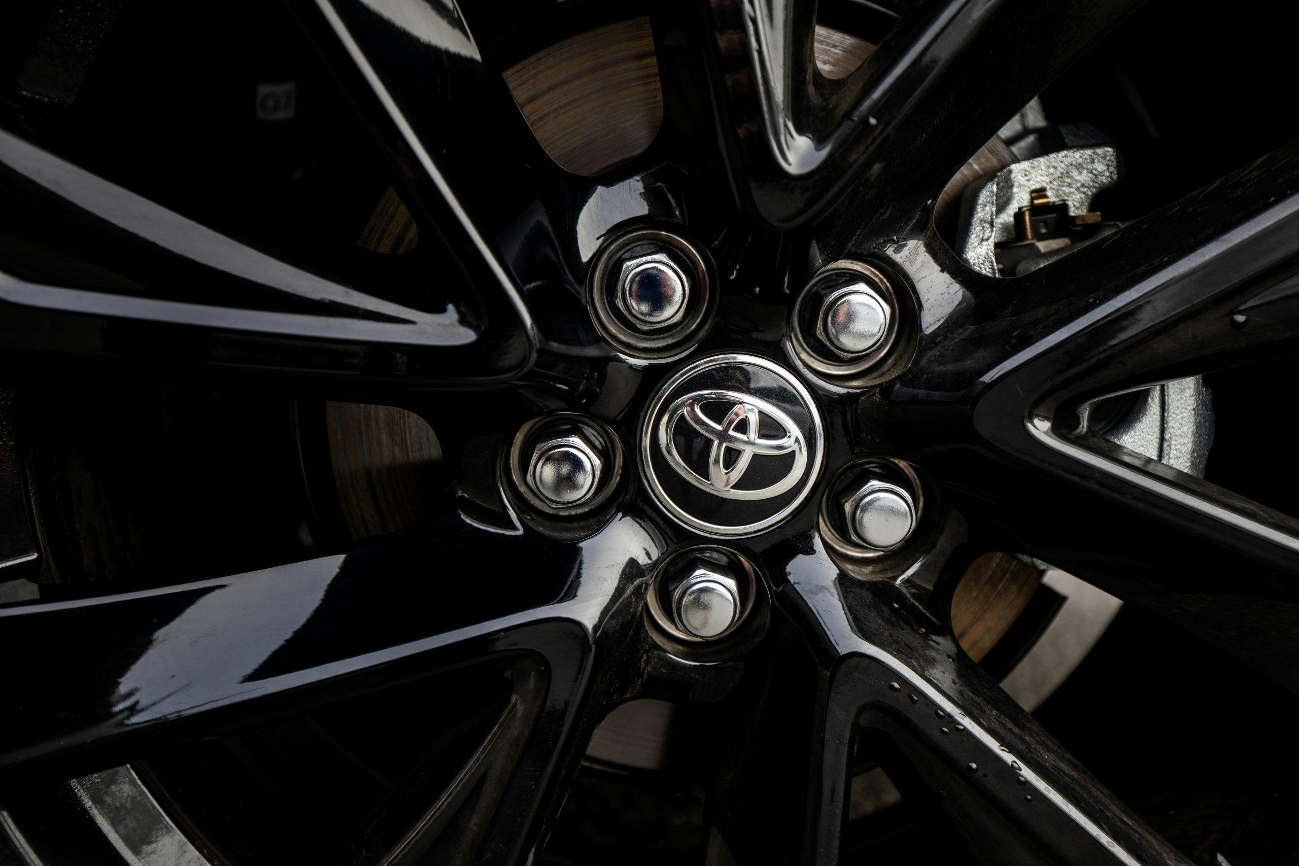 2021 Toyota Corolla Hatchback SE Nightshade wheel detail