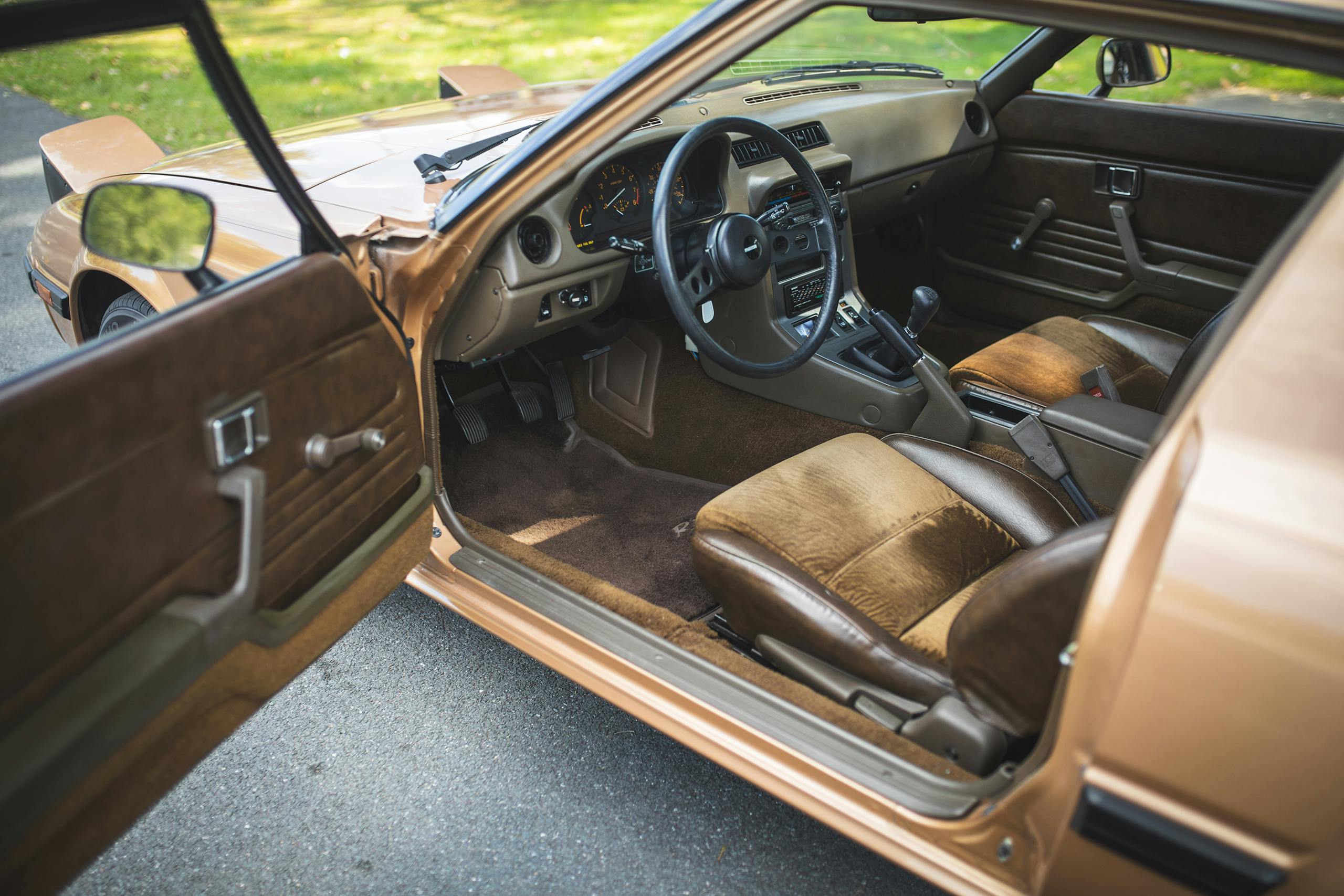 1983 Mazda RX7 interior front angle driver door open