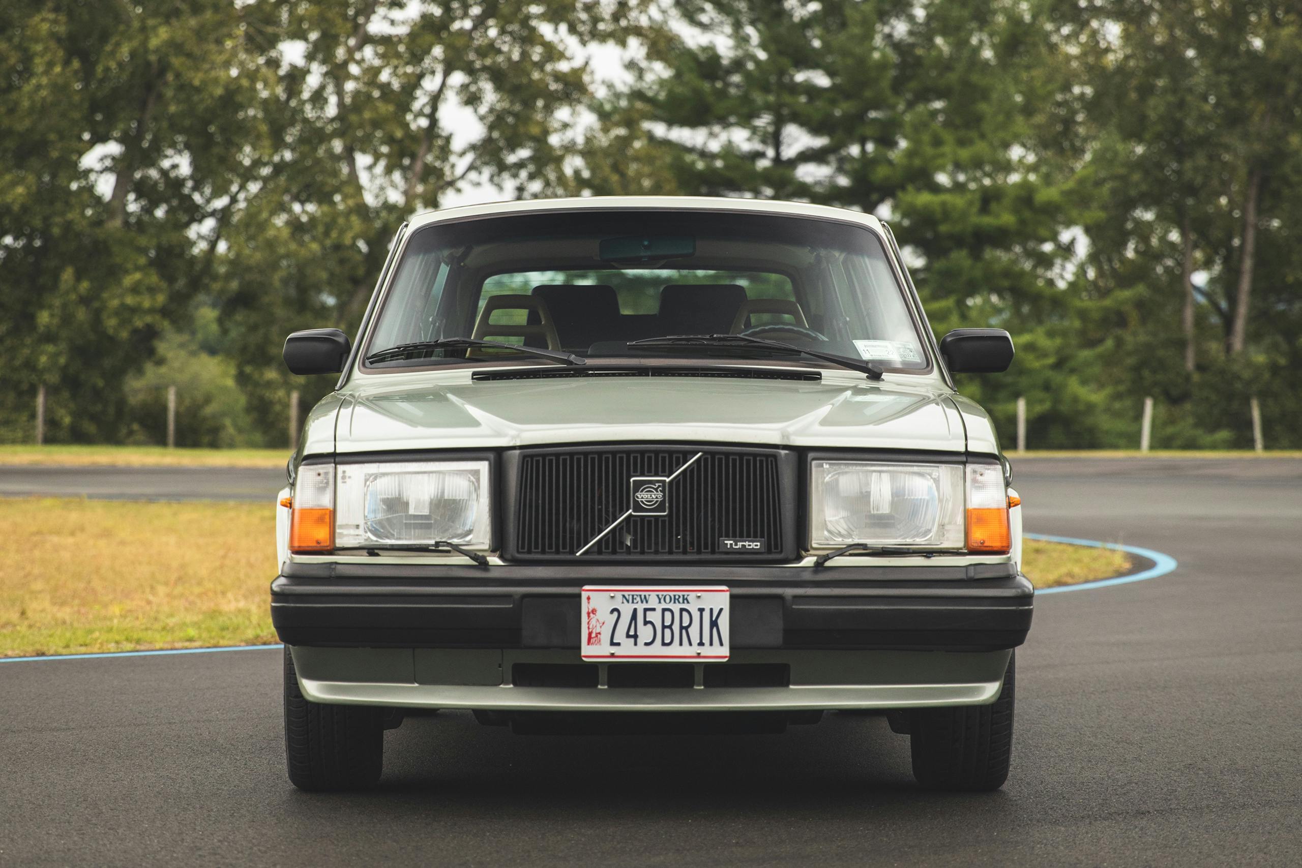 1983 Volvo 240 front