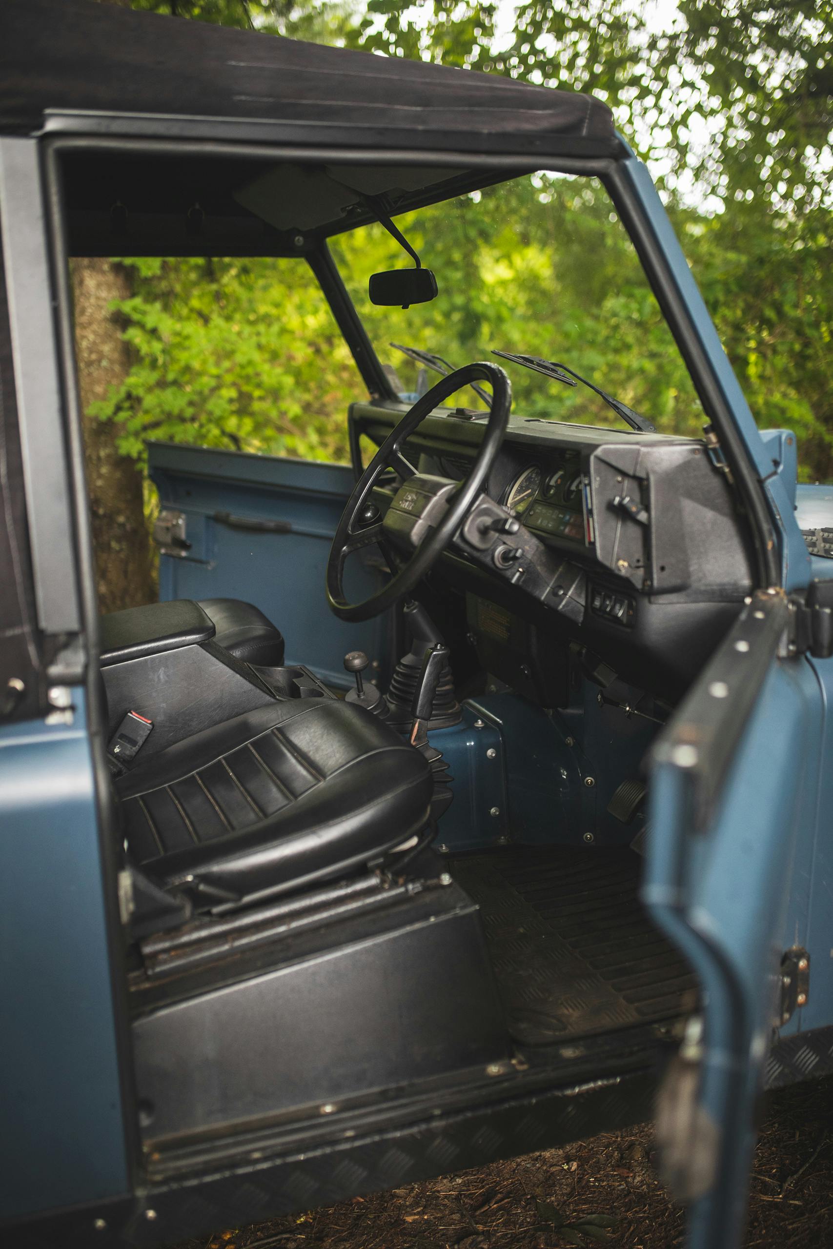 1992 Land Rover Defender interior vertical
