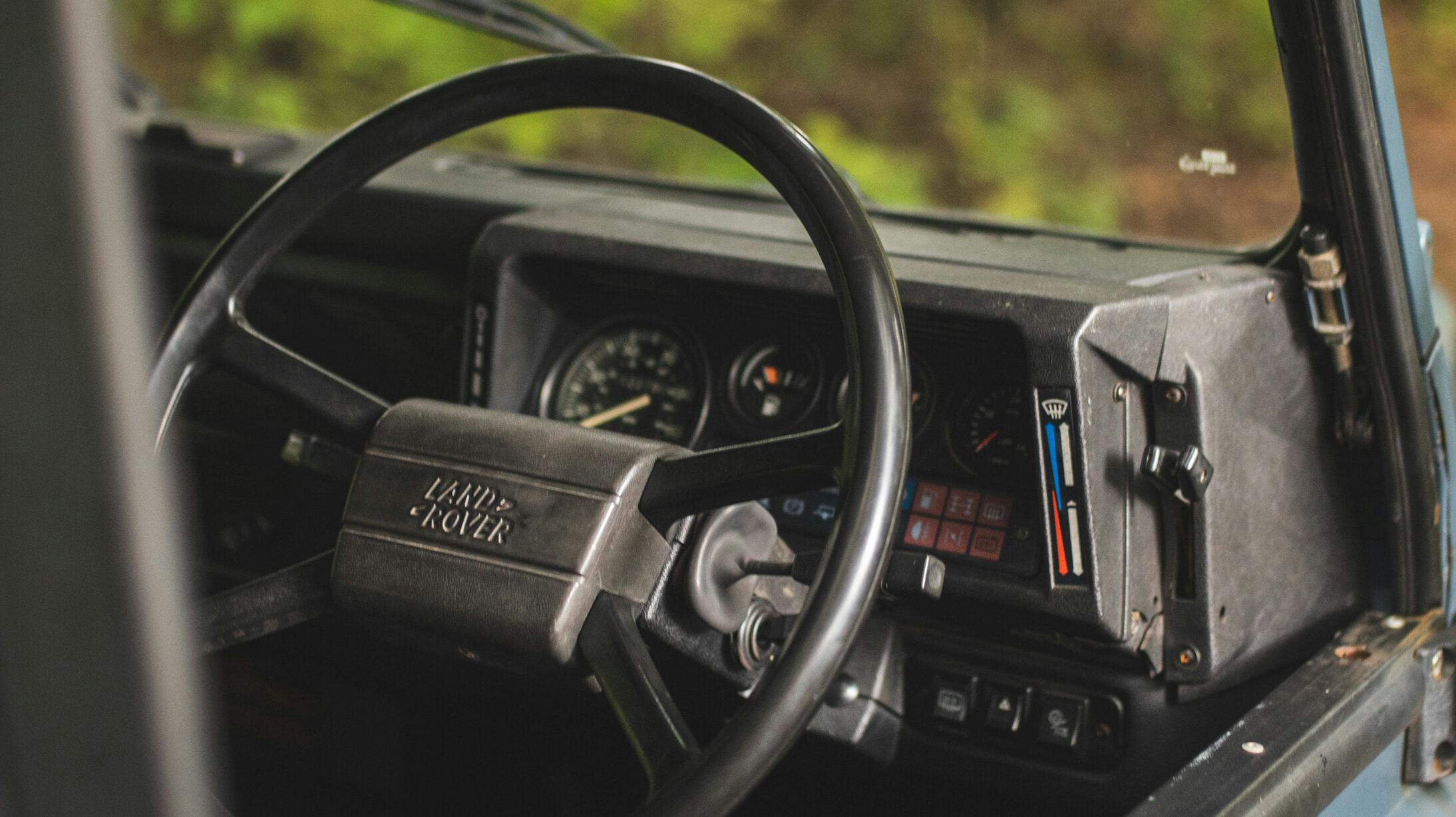 1992 Land Rover Defender interior steering wheel