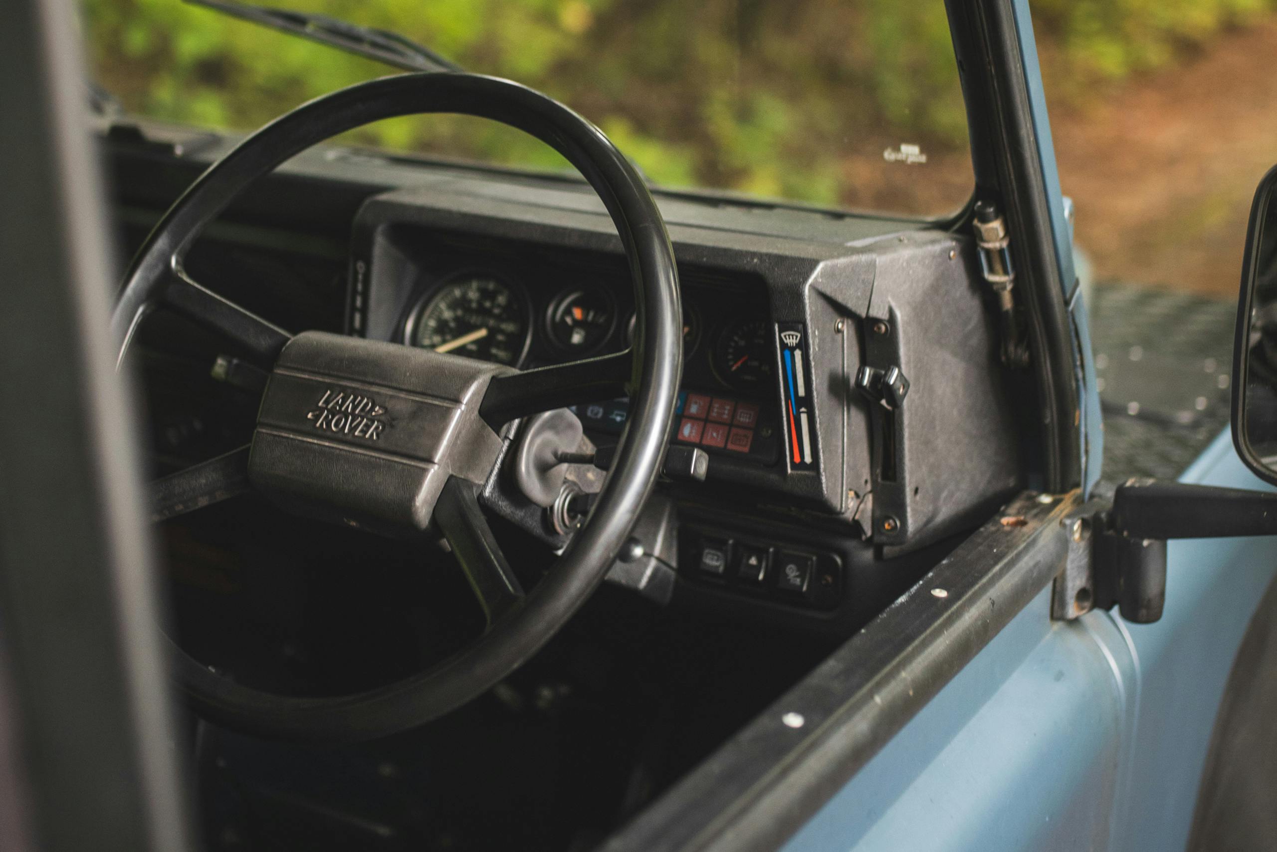 1992 Land Rover Defender interior steering wheel