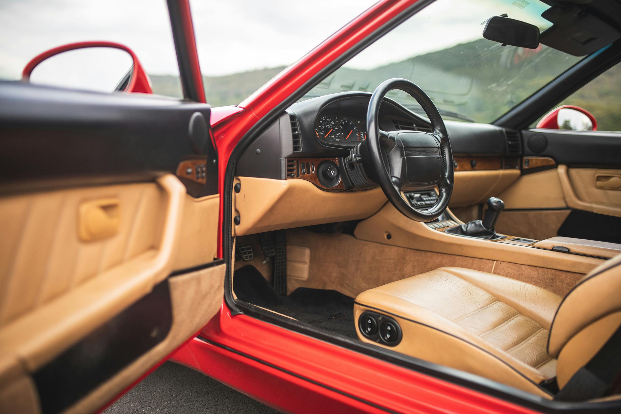 1993 Porsche 968 interior front angle driver door open