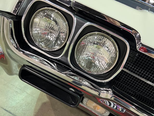 1966-442-w30 headlight detail