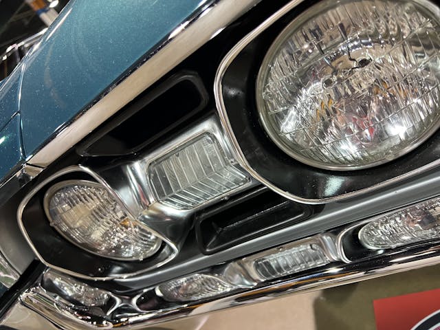 1967-442-w30 headlight detail