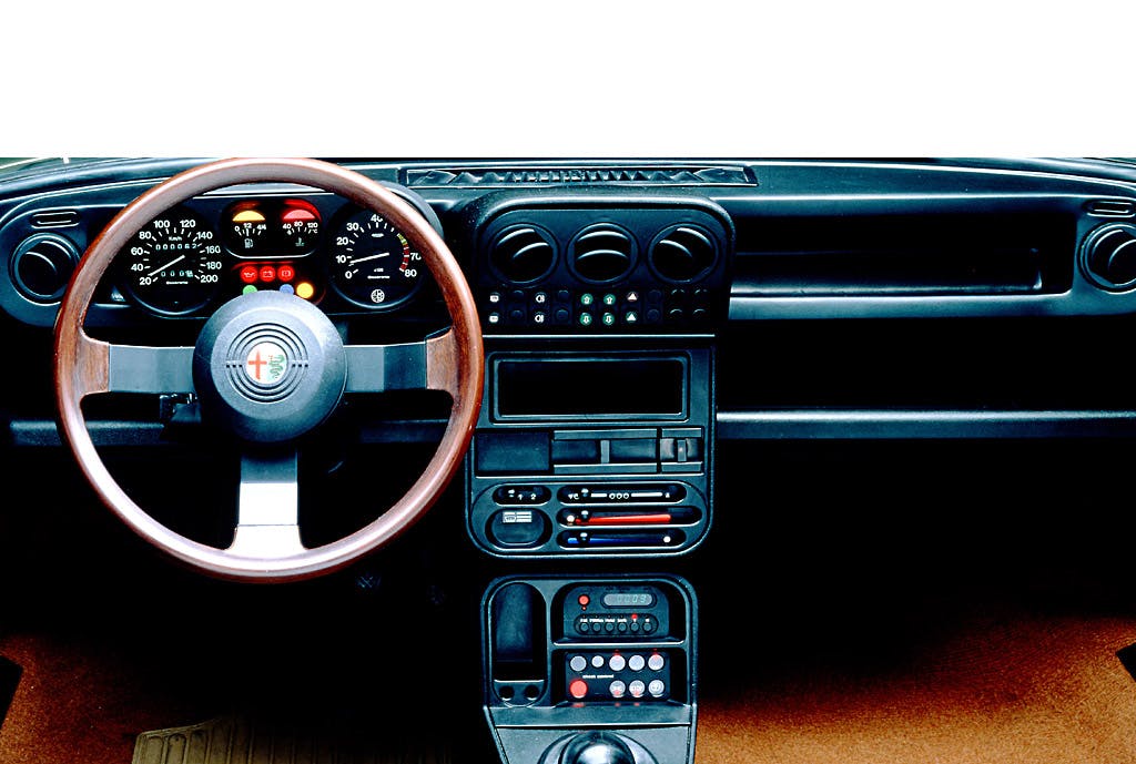 Alfa Romeo 33 interior