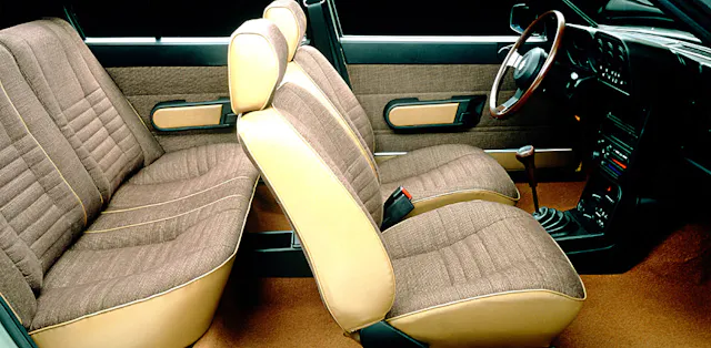 Alfa Romeo 33 interior side profile