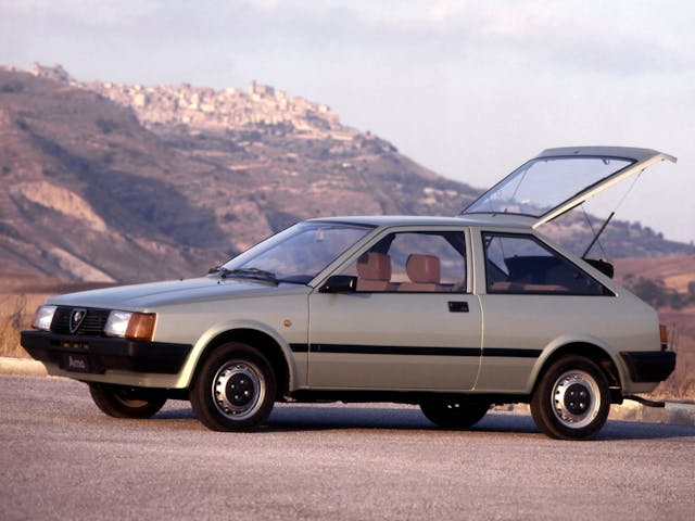 Alfa Romeo arna front three-quarter