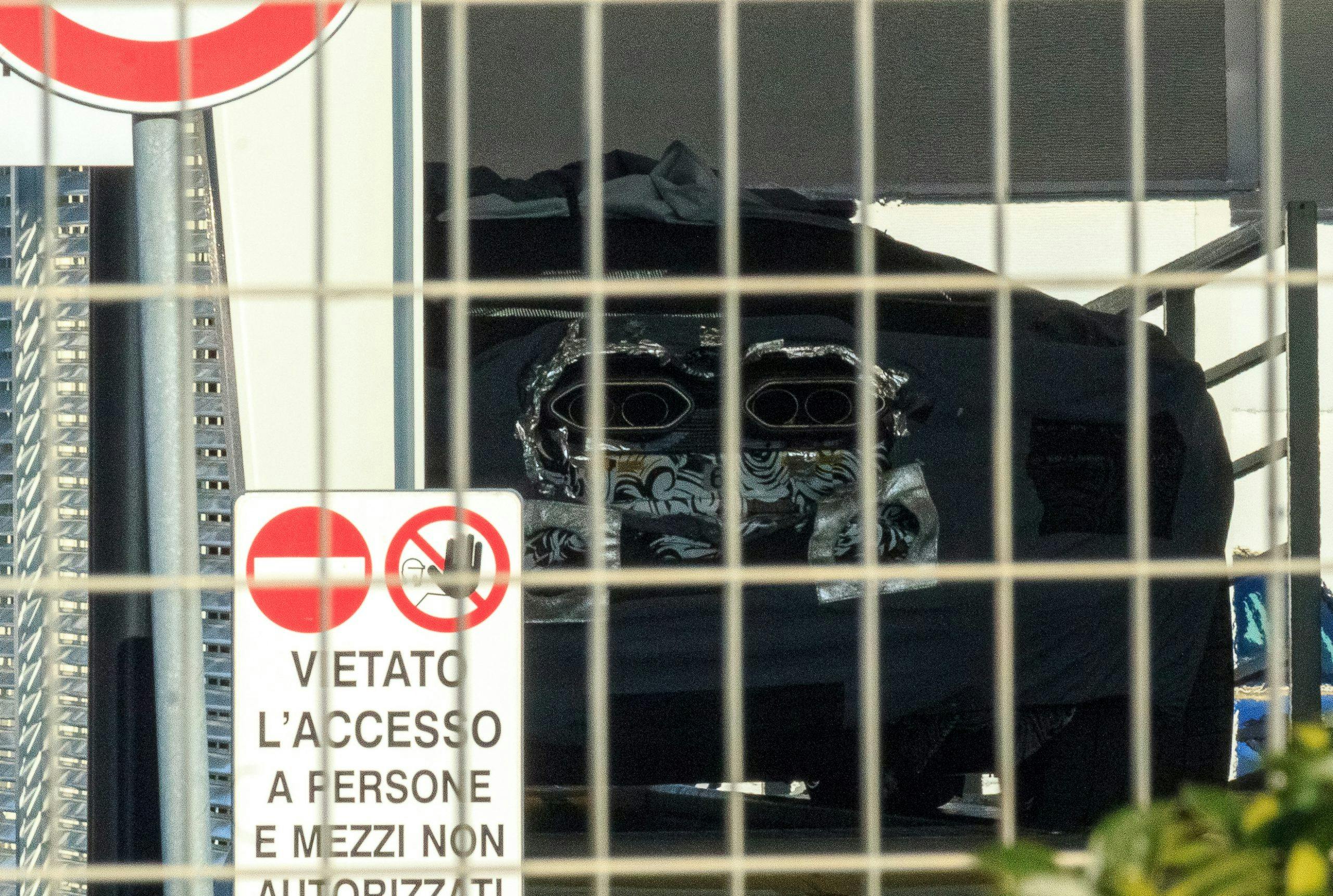 Lamborghini Aventador successor in the cage central high-mounted exhaust outlets