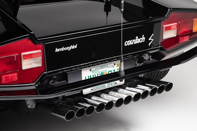 Countach rear taillpipes