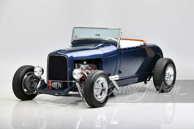 1932 Ford Roadster three-quarters