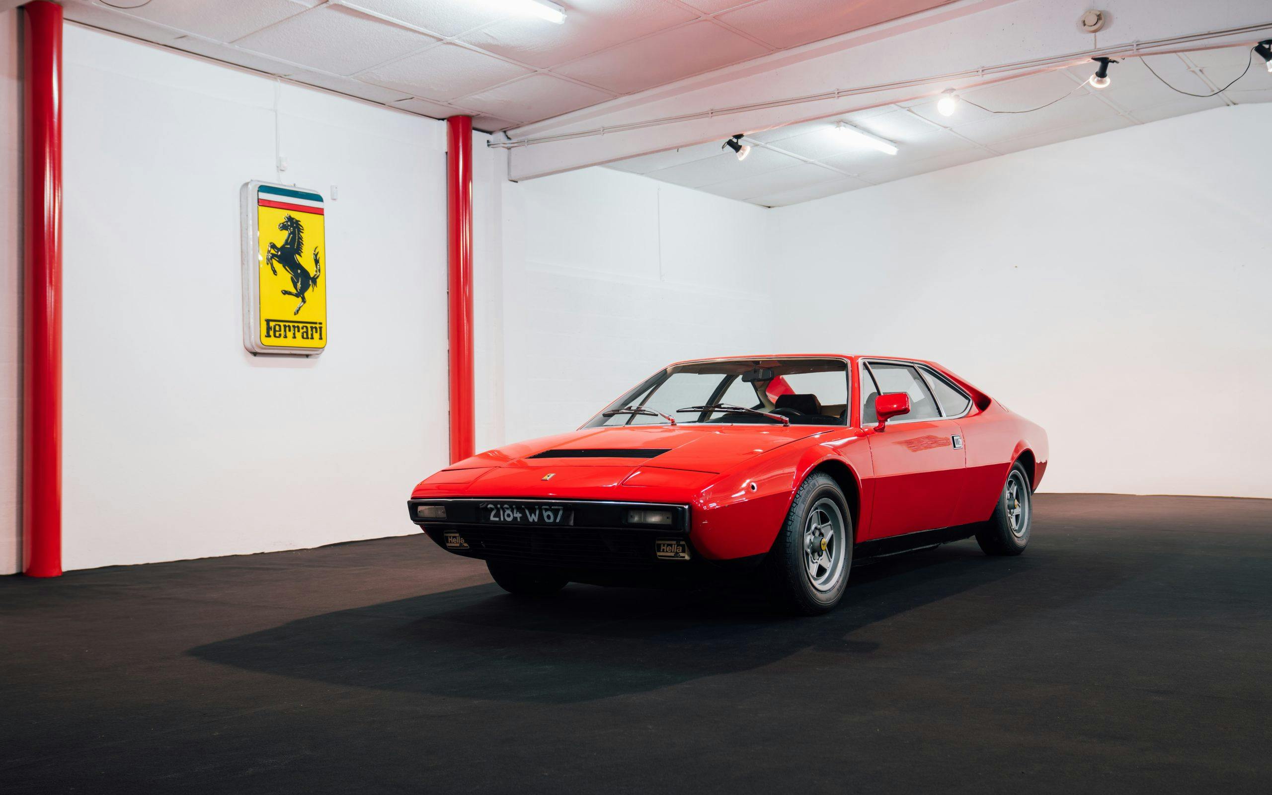1975-Ferrari-Dino-208-GT4-_0