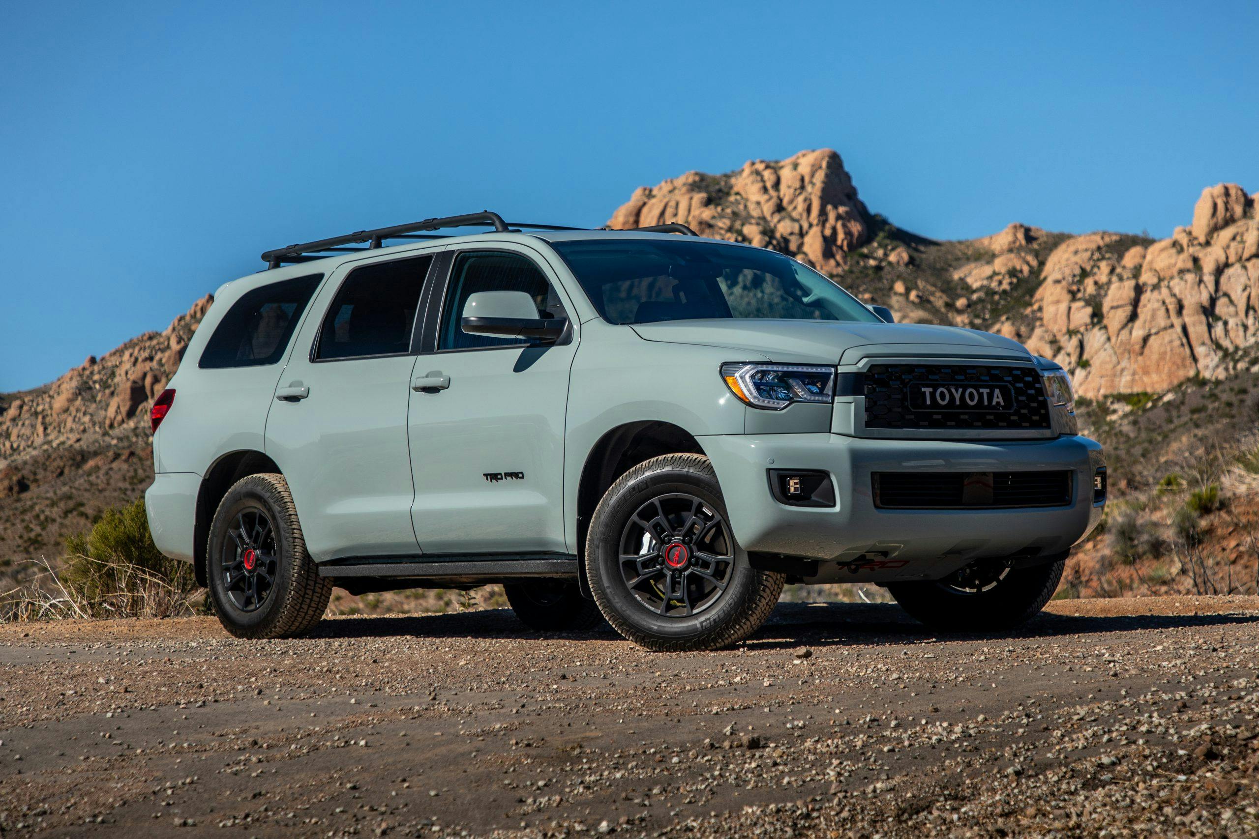 Toyota Sequoia 2014: SUV Tangguh untuk Keluarga dan Petualangan