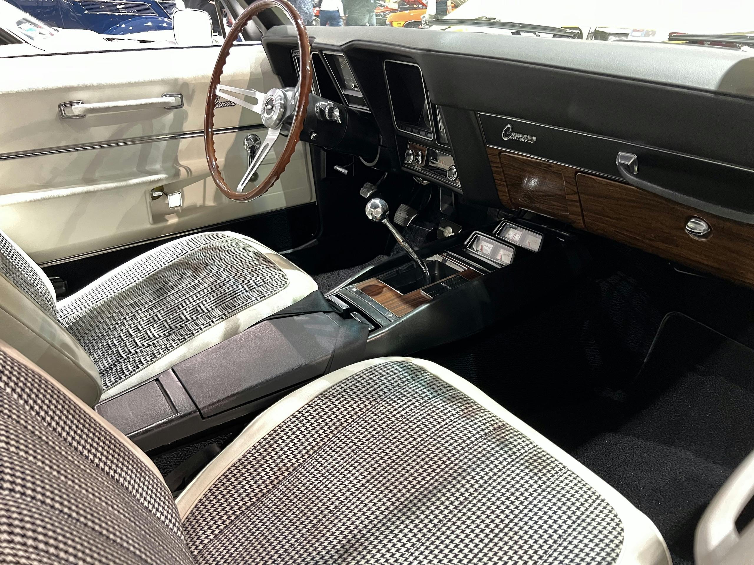 1969-camaro-z28-interior