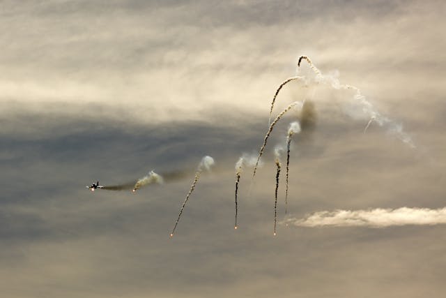 Fighter Plane releases flares