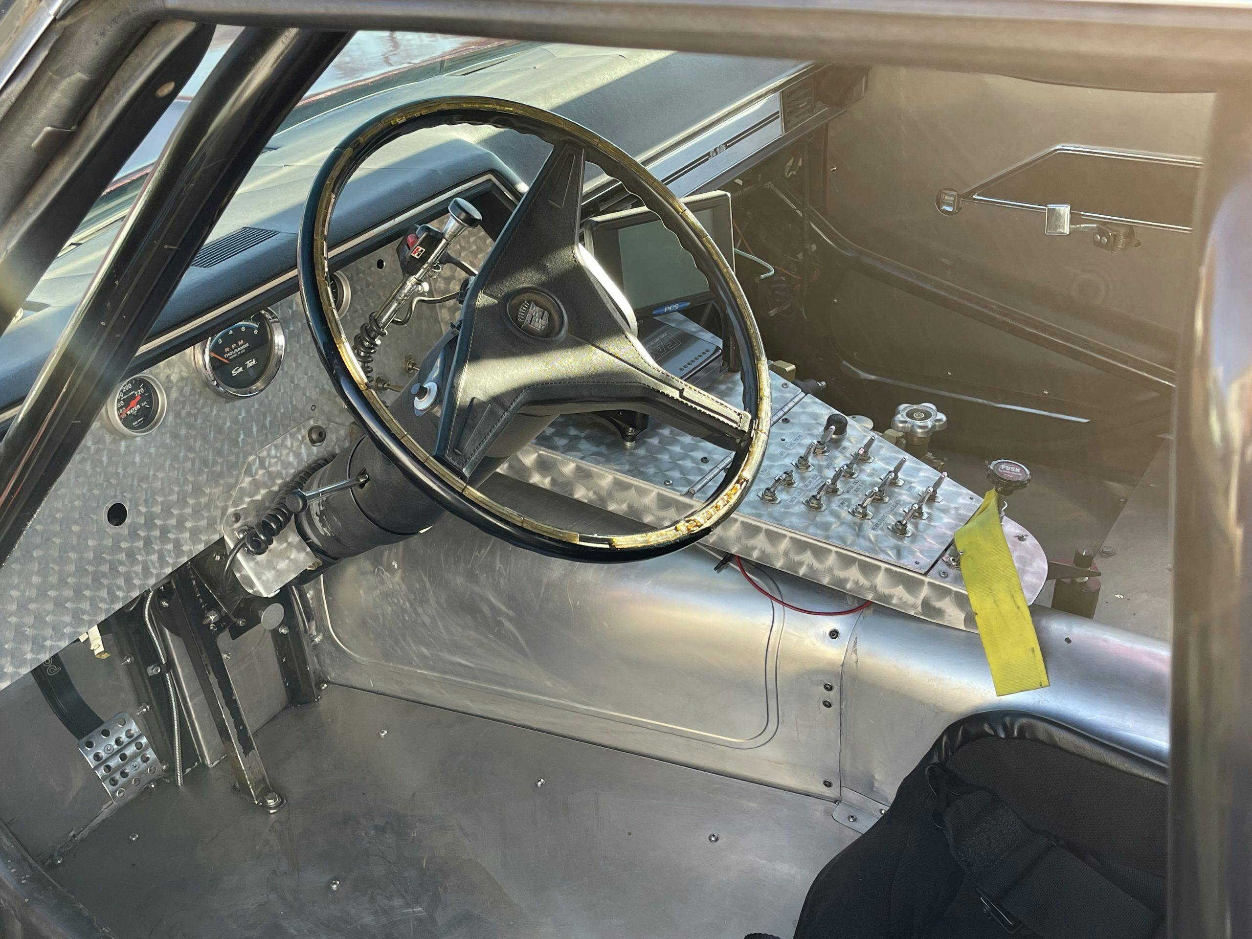 Flash Cadillac steering wheel