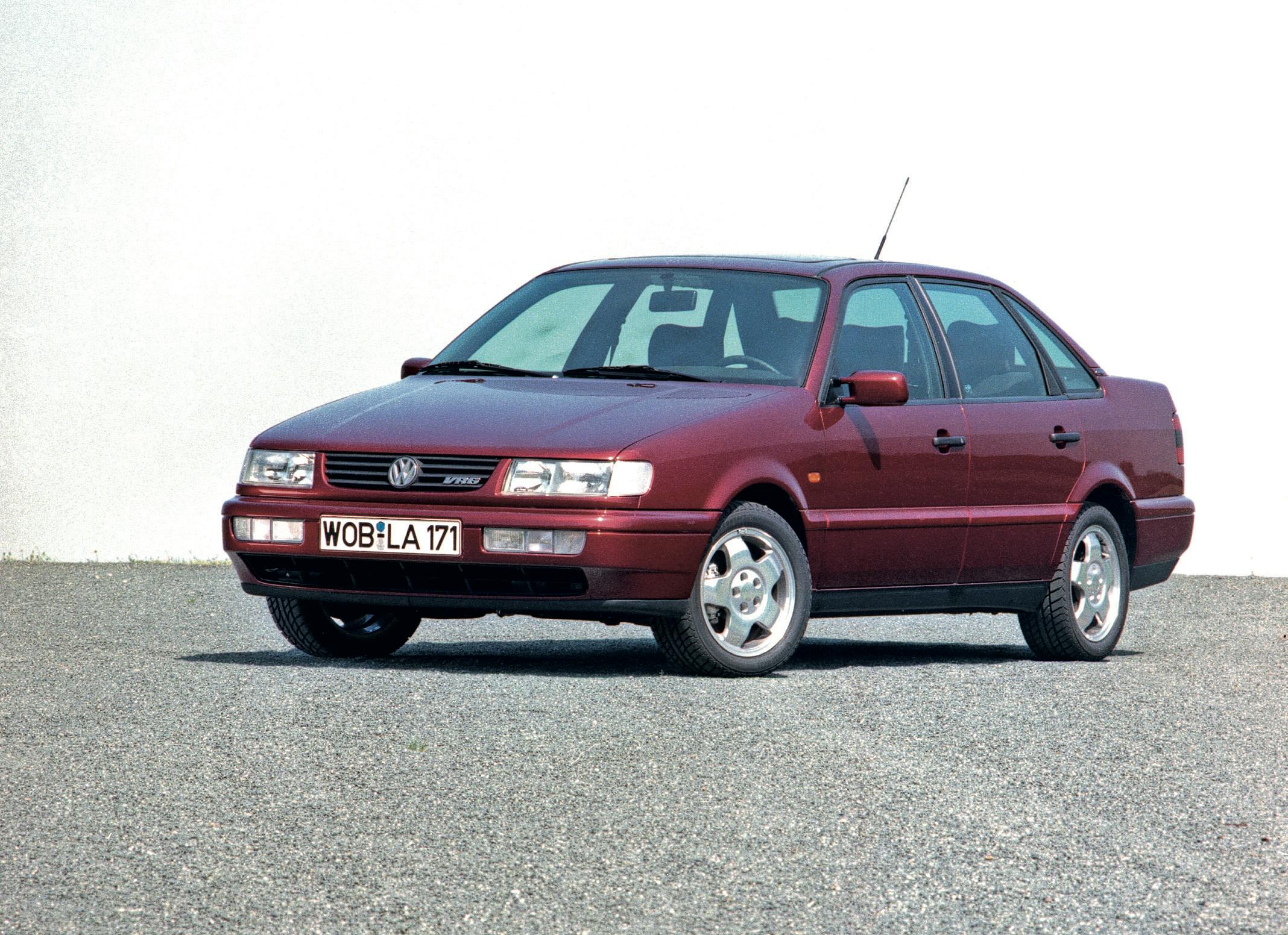 Volkswagen Passat VR6 1993 front three quarter