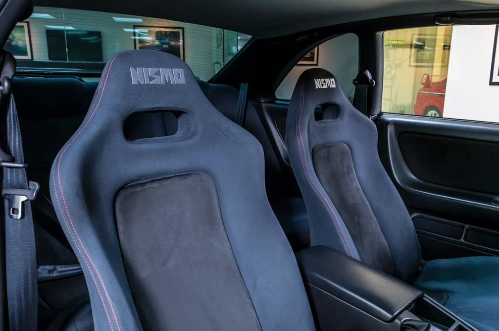 Nissan NISMO 400R interior front seats
