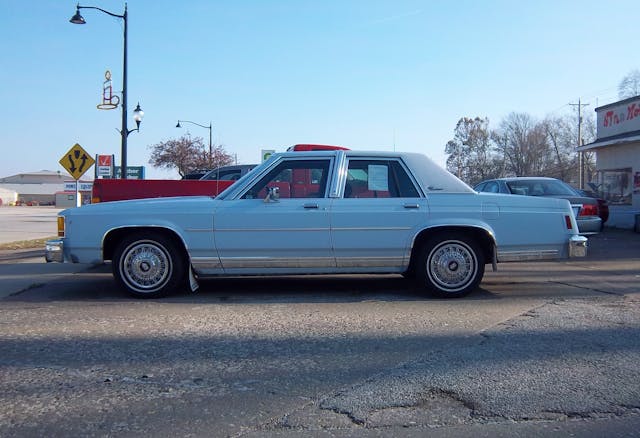 1986 Ford LTD Crown Victoria side