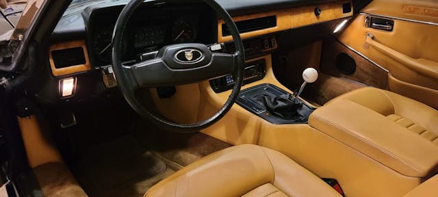 1984 Jaguar XJS-HE interior