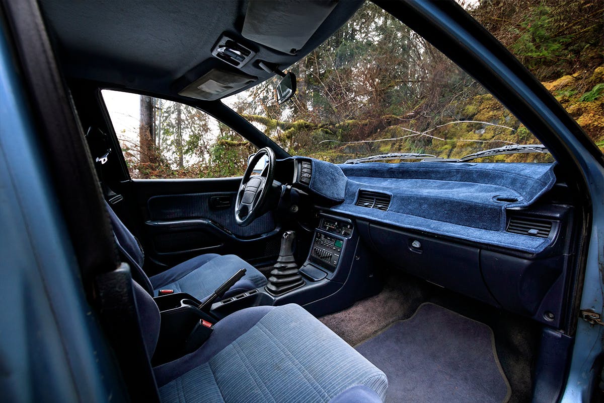 1991 Isuzu Stylus interior front angle