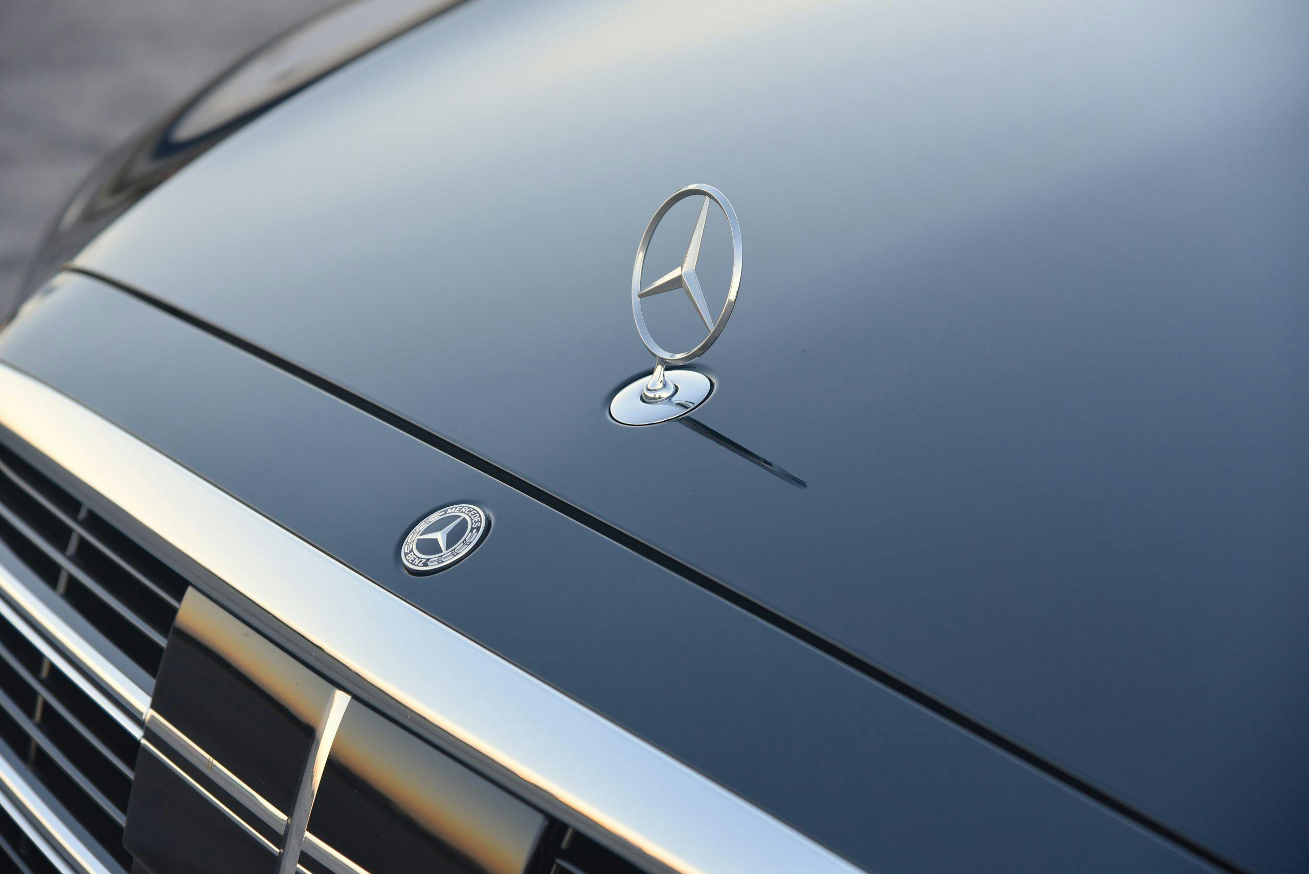 2022 Mercedes-Benz S500 4Matic hood ornament
