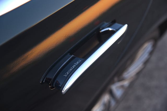 2022 Mercedes-Benz S500 4Matic door handle detail