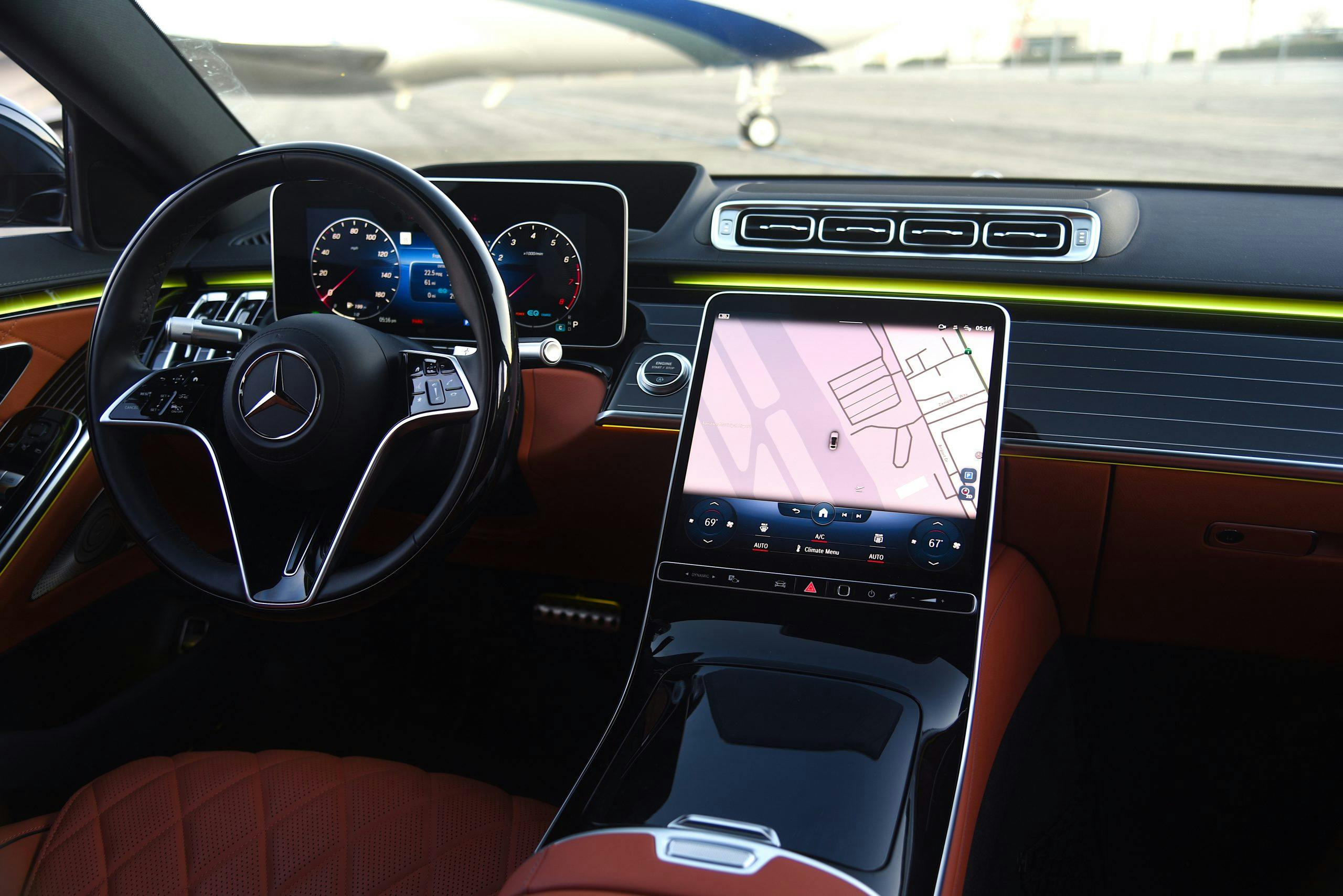 2022 Mercedes-Benz S500 4Matic interior front infotainment