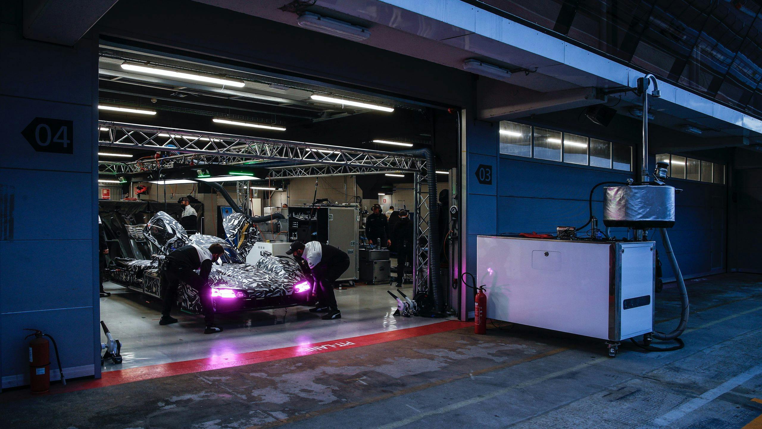 Porsche LMDh prototype Le Mans Barcelona test 2022 purple lights