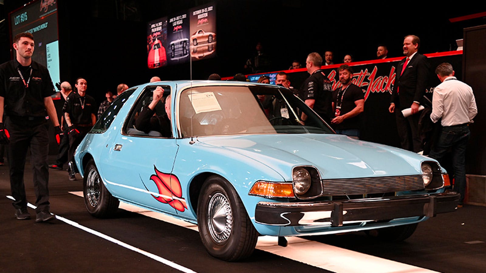 Wayne's World Pacer crossing stage