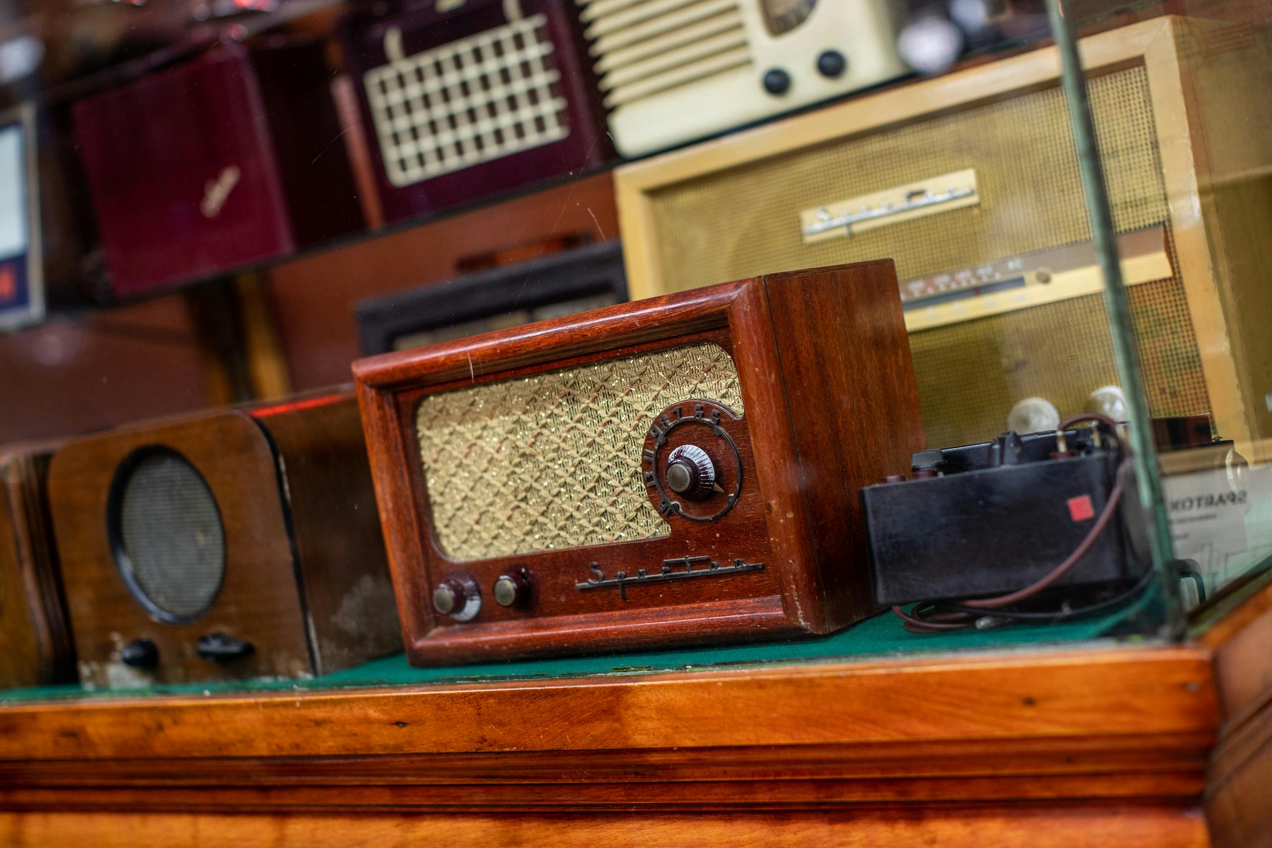 Ye Olde Carriage Shop radio