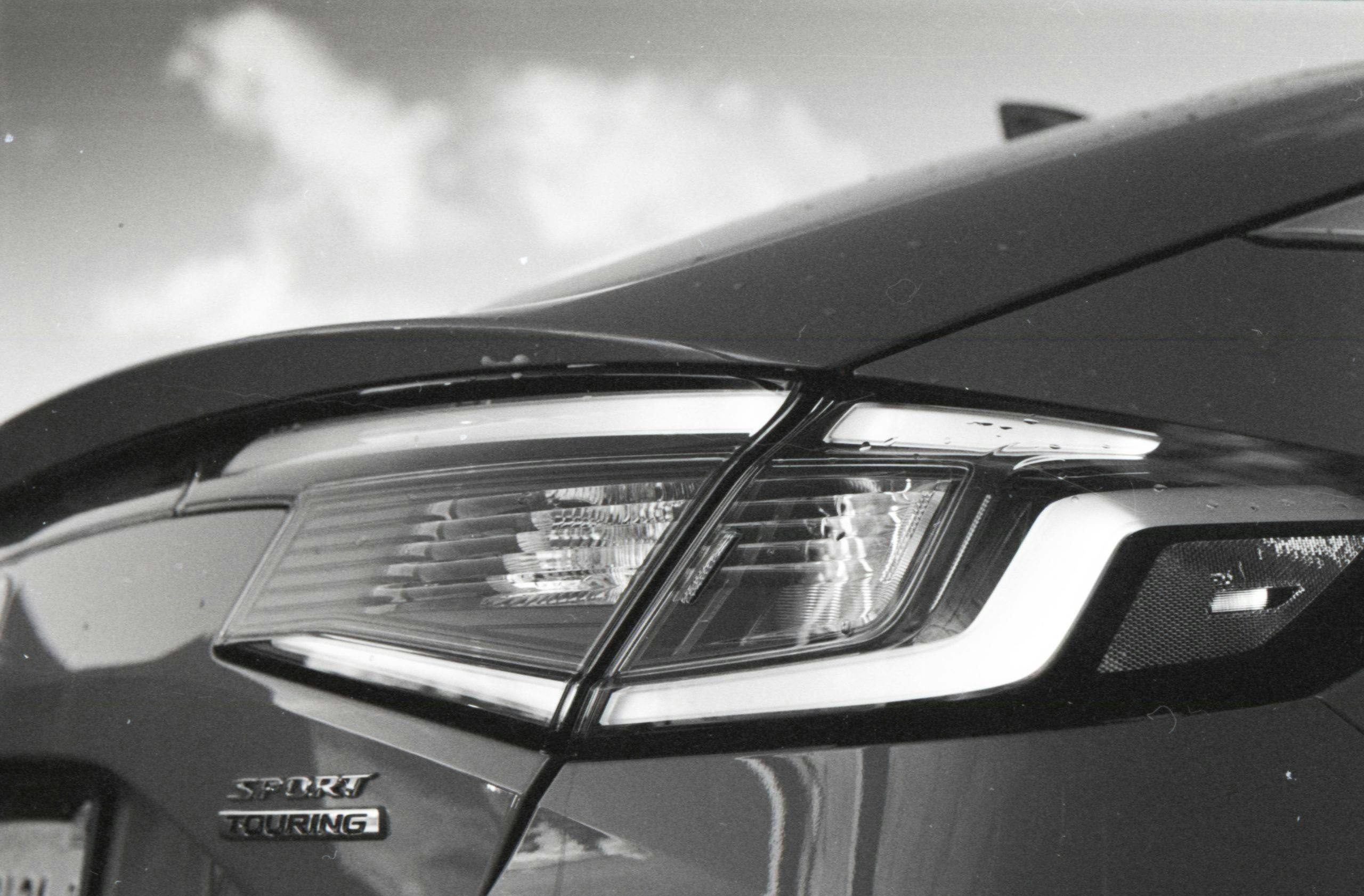 2022 Honda Civic Hatchback Sport Touring light bw