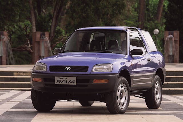 1994 Toyota RAV4 3-door SUV front three-quarter