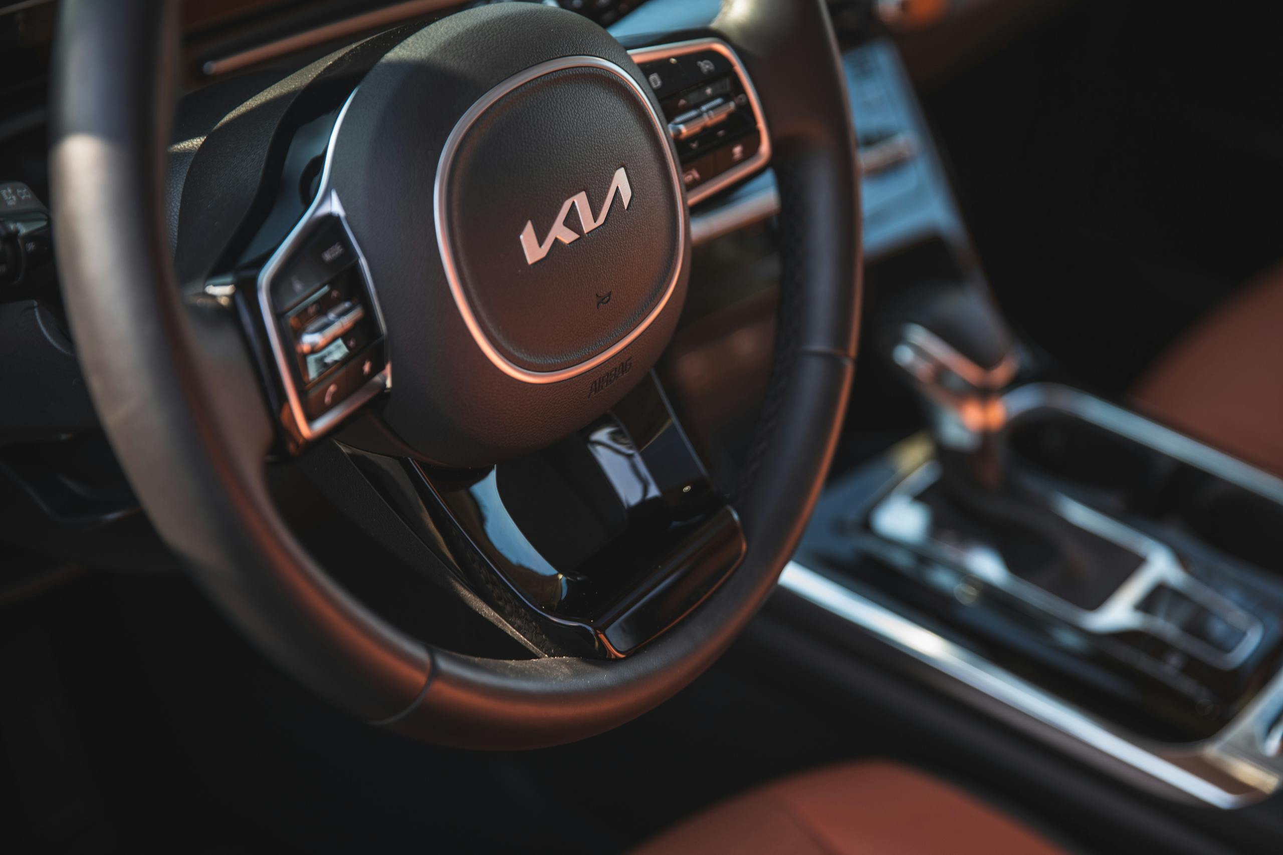 2022 Kia Carnival interior steering wheel