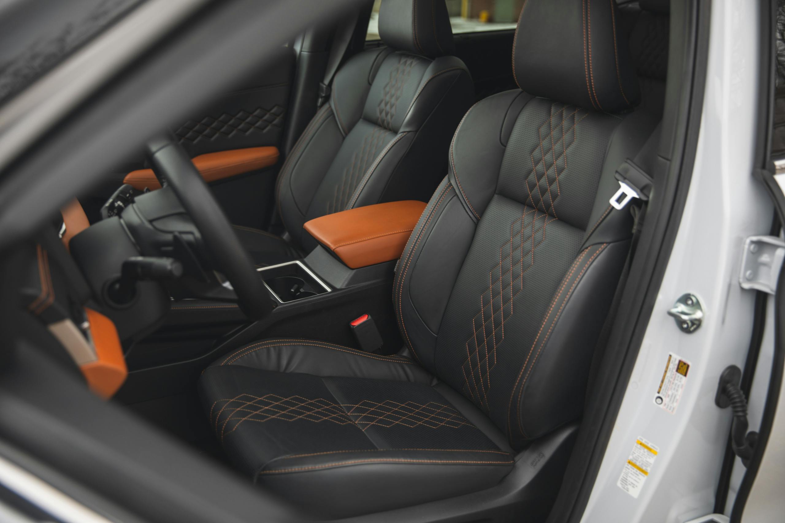 2022 Mitsubishi Outlander SEL interior seat