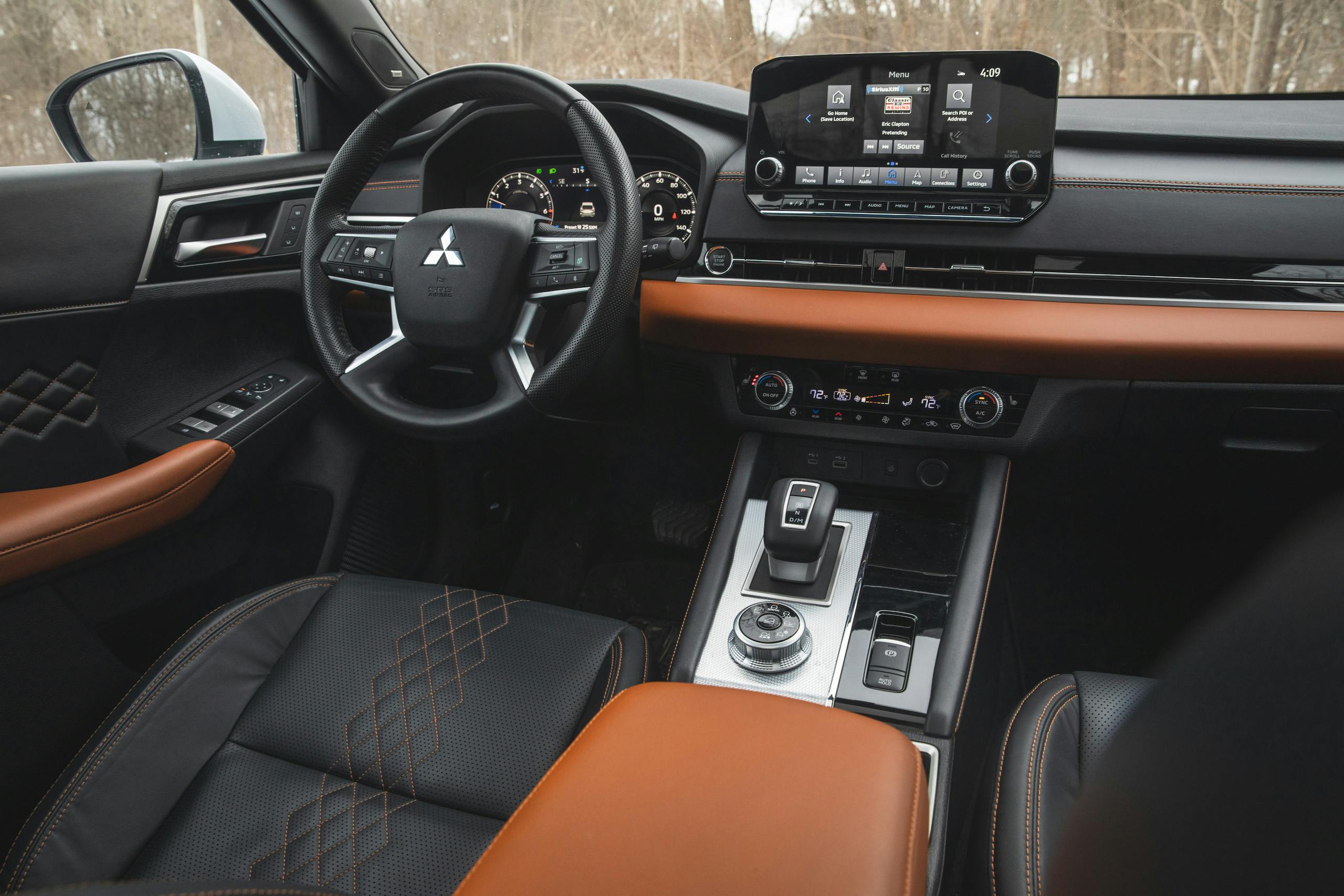 2022 Mitsubishi Outlander SEL interior angle