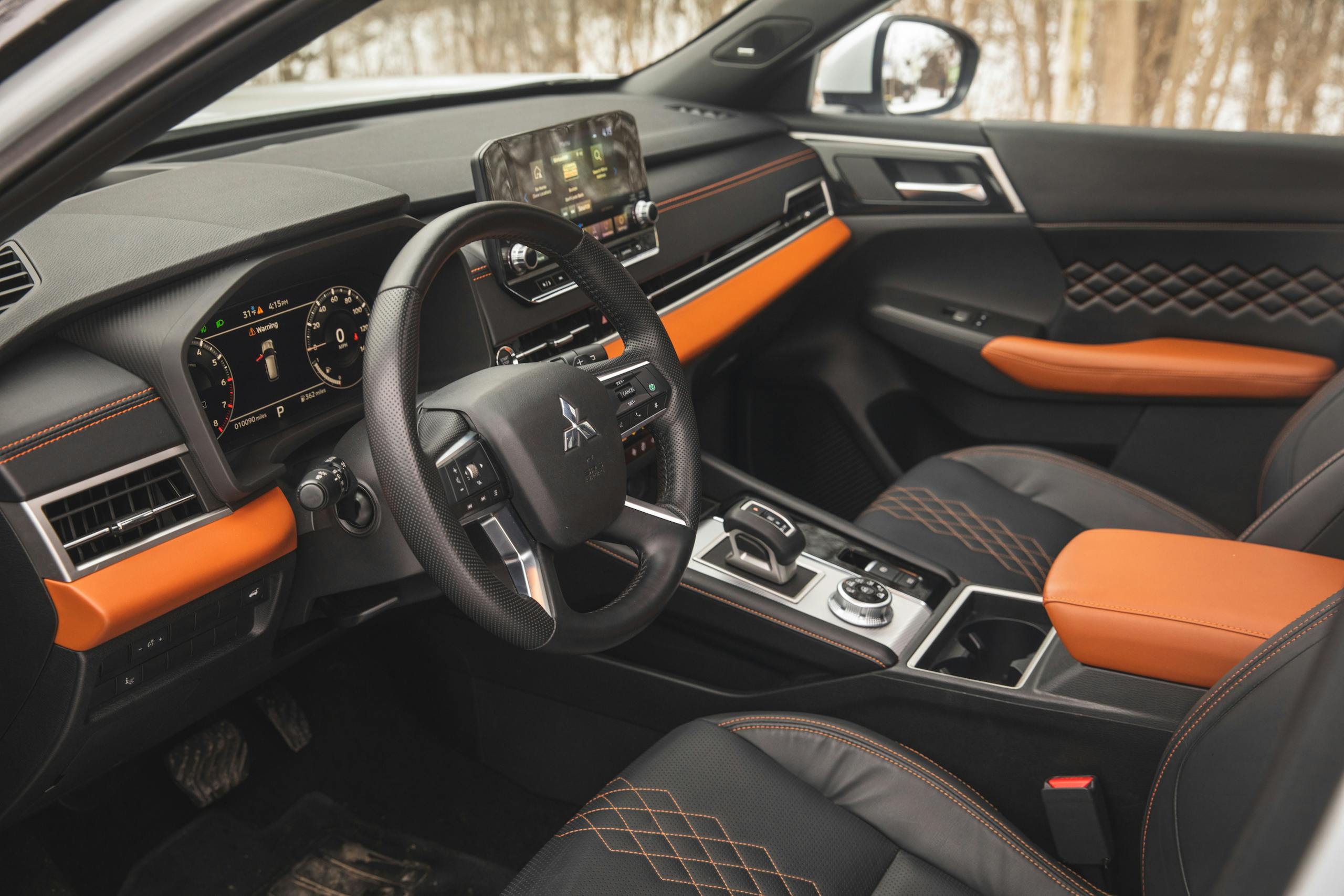 2022 Mitsubishi Outlander SEL interior angle