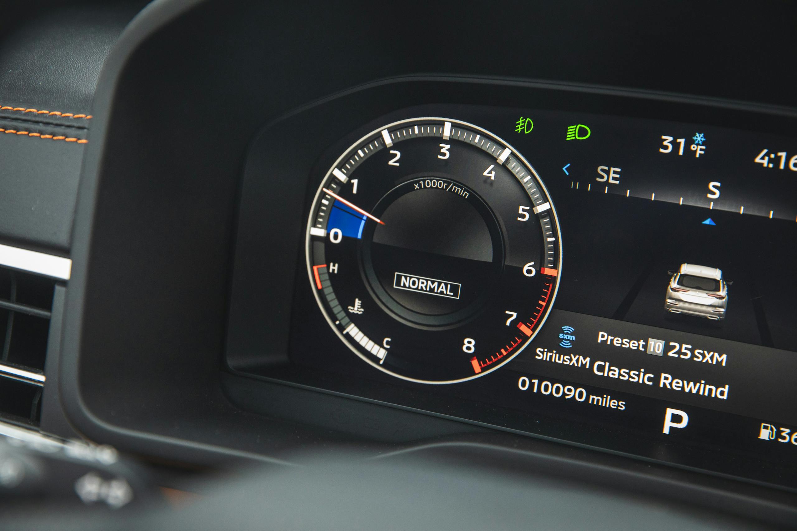 2022 Mitsubishi Outlander SEL interior dash digital gauge