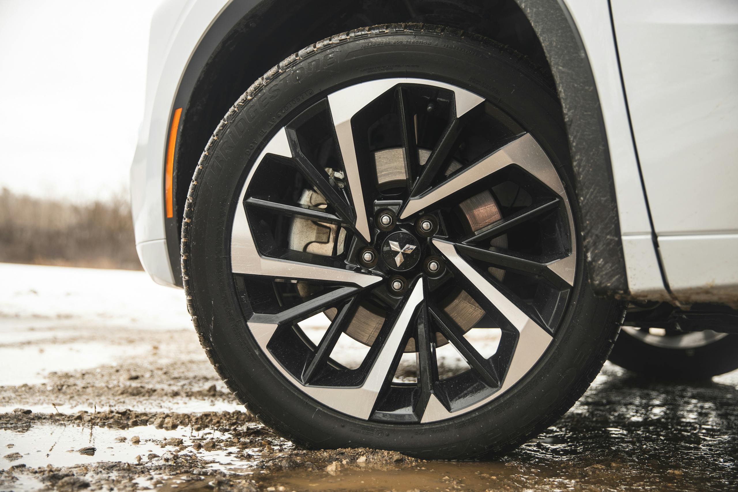 2022 Mitsubishi Outlander SEL wheel tire brake