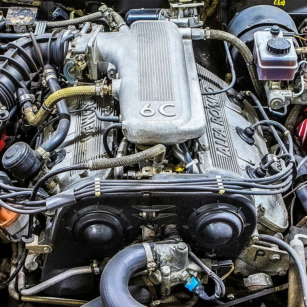 Alfa Romeo SZ engine